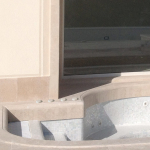 Piscina_travertino_bordo_sinuoso_idromassaggio_01
