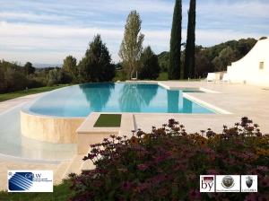 Piscina_travertino_fiori_01