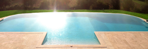 piscina_travertino_grande_angolo_1300_01